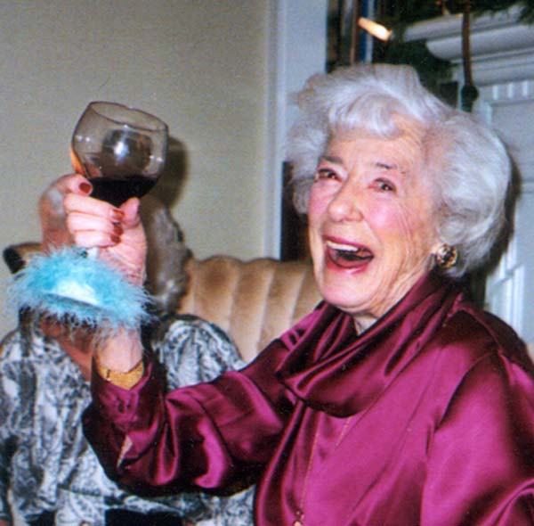 Photo-Deedeetoasting.jpg